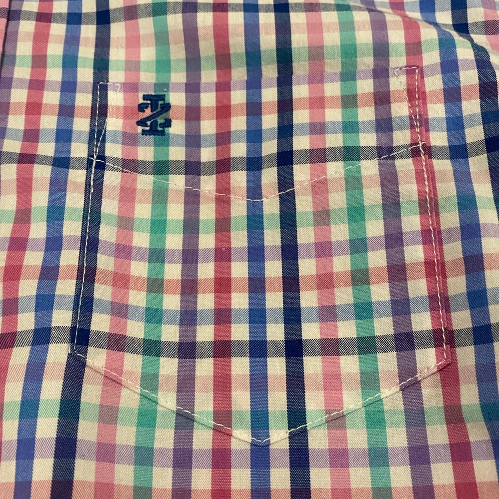 IZOD button-up - Picture 2 of 4